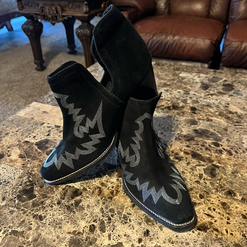 Women’s Roper Booties Size 9